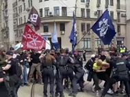В&nbsp;Киеве протестовали против ЛГБТ-фестиваля: все завершилось потасовкой (видео)