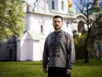Зеленський записав відеозвернення у великодні свята. Фото Офісу президента