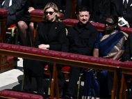 Ватикан нарушил протокол на&nbsp;похоронах Папы Римского: при чем здесь Зеленский