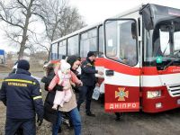 Примусова евакуація сімей з дітьми. Фото ДСНС