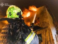 У Харкові ворог вдарив «Шахедами» по багатоповерхівкам та приватним будинкам. Фото ДСНС