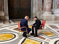 Володимир Зеленський і Дональд Трамп у Ватикані. Фото з відкритих джерел