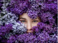 Девушка и сирень, фото https://ru.freepik.com/