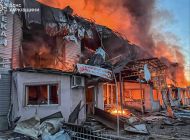 Окупанти завдали масованого удару по&nbsp;прифронтовому селищу на&nbsp;Харківщині: сталася масштабна пожежа