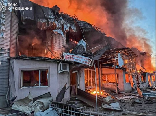 Пожежа у Великому Бурлуці внаслідок атаки росіян, фото ДСНС