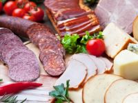 Ковбаса та сир. Ілюстративне фото із сайту https://focus.ua/ 