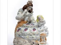 Фарфоровая статуэтка "У зеркала". В. Мусиенко. Киевский ЭКХЗ. 1990. НМГМУ