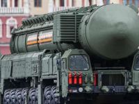 Ракета «Орєшнік» на Червоній площі в Москві 