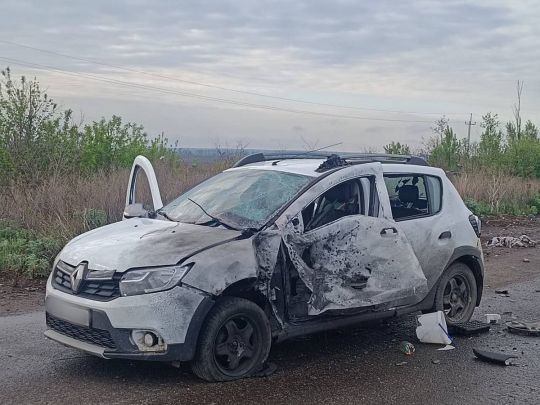 Россияне атаковали гражданский автомобиль FPV-дроном. Фото прокуратуры