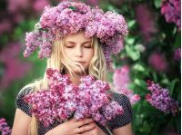 Дівчина з бузком, фото з відкритих джерел
