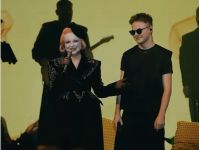 Klavdia Petrivna та Ості, фото скриншот відео