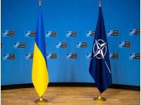 Флаги Украины и НАТО 