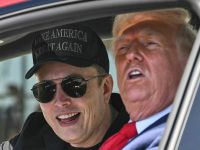 трамп і маск в Tesla. Фото з відкритих джерел