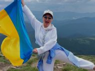 Ждут страшные испытания: популярная актриса спела гимн на&nbsp;вершине Говерлы