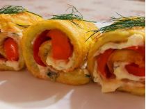 кабачковые рулетки с помидорами