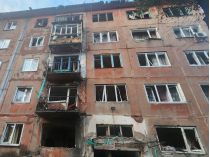 Росіяни вдарили дроном по багатоповерхівці в Донецькій області