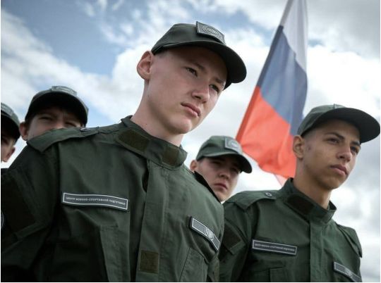 Росіяни відправляють з Запоріжжя перші 100 підлітків віком від 14 до 17 років на так звані військово-патріотичні збори, фото Антон Шевельов