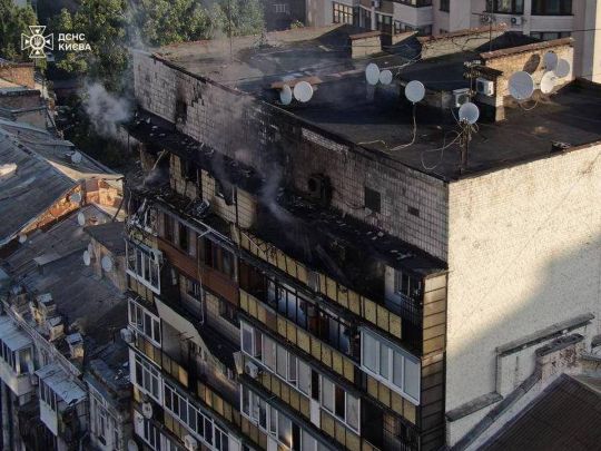 росія вдарила по Києву балістикою та «Шахедами». Фото ДСНС