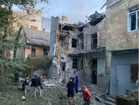 На Львів вперше з початку «великої» війни одночасно летіли безліч «шахедів» та ракет, фото ОВА