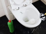 Натріть цим стінки унітаза й&nbsp;не&nbsp;доведеться його годинами відтирати від сечового каменю