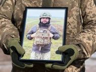 Осиротіли троє синів: у&nbsp;Рівному поховали бійця, який не&nbsp;зміг пережити важке поранення