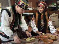 Гуцульська &laquo;саламаха&raquo;: скромний кулінар-красень Іван розповів, як&nbsp;замаринувати смачно оселедець