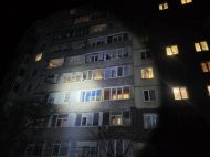 Вночі росіяни атакували дронами Суми: пошкоджено багатоповерхівку, є&nbsp;поранені (фото, відео)