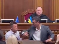 В Верховной Раде нардепы устроили драку при рассмотрении законопроекта