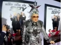 Вєрка Сердючка на премʼєрі фільму “Шпигунка”