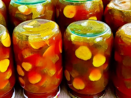 Консервовані огірки