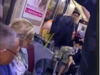 Жінка в київському метро вигугувала проросійські лозунги. Фото&nbsp;— скріншот