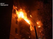 В Одессе дрон-камикадзе врезался в жилую многоэтажку. Фото ГСЧС