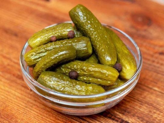 Квашеные огурцы с хреном и специями