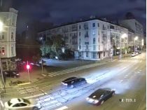 У Києві працівник прокуратури збив жінку на тротуарі