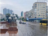 Київ, злива, вулиці у воді, фото https://t.me/OBiloshytskiy/1807