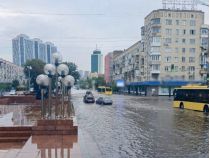 Київ, злива, вулиці у воді, фото https://t.me/OBiloshytskiy/1807
