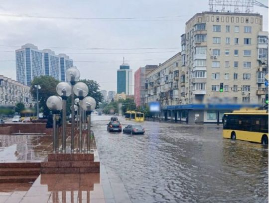 Киев, ливень, улицы в воде, фото https://t.me/OBiloshytskiy/1807
