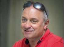 Віктор Андрієнко отримує до 4 тисяч грн пенсії. Фото з Вікіпедії