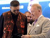 Олександр Усик та Френк Уоррен 