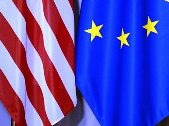 Флаги США и Евросоюза 