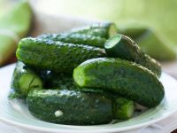 Малосольные огурцы за три часа: вкусный секрет Павы