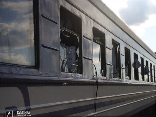В вагонах поезда повреждены окна, фото Сумская ОВА