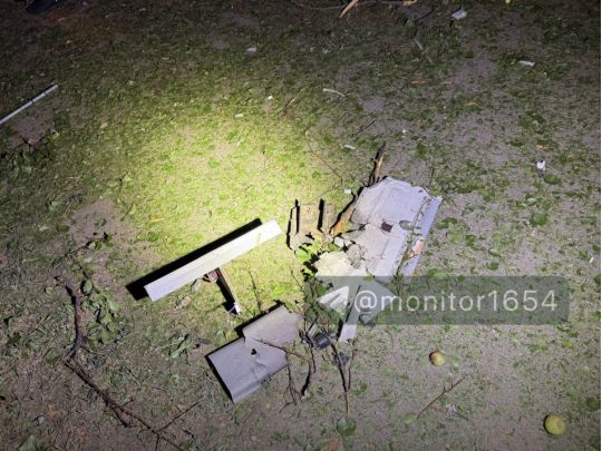 В Харькове остатки дрона упали у дома, фото соцсети