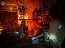 Рашисты ударили ракетами Х-22 по Николаеву. Фото ГСЧС