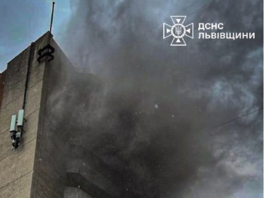 У Львові горів готель «Власта», фото ДСНС
