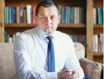 чиновник Михайло Бабенко