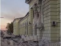 В Лозовій зруйновано залізничний вокзал, фото скриншот відео