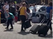 Беженцы. Фото: скрин видео с сайта https://ukrainianwall.com/