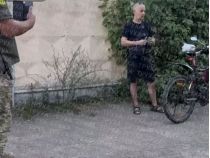 Мужчина угрожал подорвать гранату и взять в заложники сотрудников ТЦК, фото скриншот видео