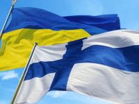 Флаги Украины и Финляндии